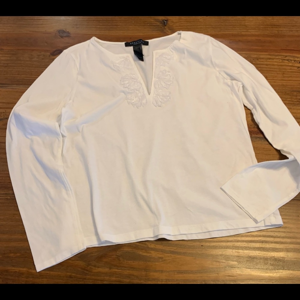 Kenneth Cole Reaction split neck white t-shirt with ribbon embellishment size L